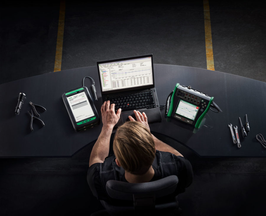 https://2203666.fs1.hubspotusercontent-na1.net/hubfs/2203666/Beamex_facebook/CMX-Beamex-man-advert-photo-v1-900x731%20(1).jpg